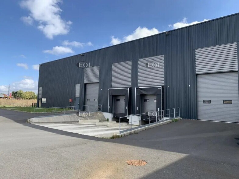 Industriel/Logistique dans Lieusaint à louer - Photo de l’immeuble – Image 3 sur 11