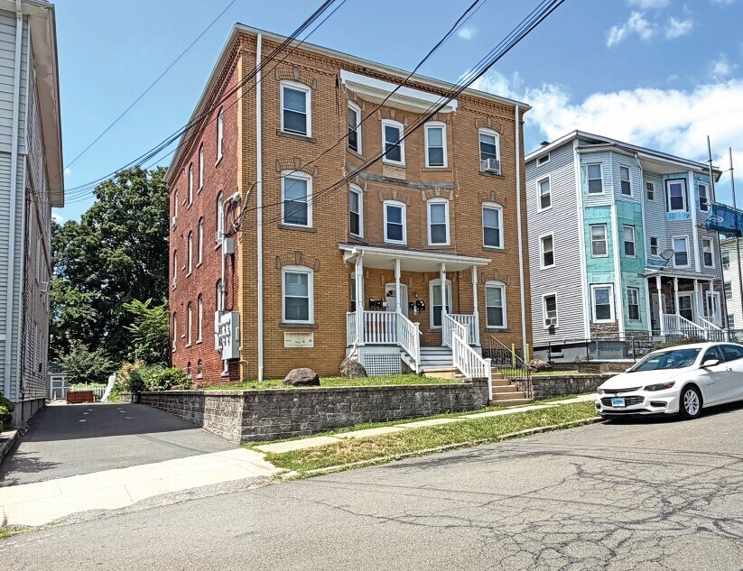 68 Booth St, New Britain, CT à vendre Photo de l’immeuble– Image 1 sur 11