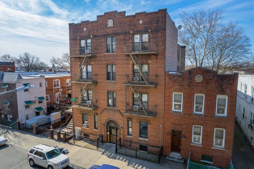 1570 66th St, Brooklyn, NY à vendre - Photo de l’immeuble – Image 2 sur 23