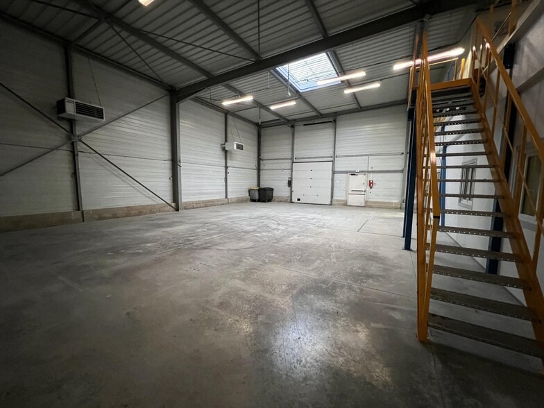 Local d’activités dans Reims à louer - Photo intérieure – Image 1 sur 6