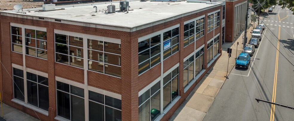 401 E Market St, Charlottesville, VA à louer - Photo de l’immeuble – Image 1 sur 14