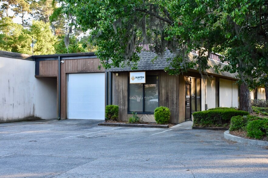 1 Mathews Dr, Hilton Head Island, SC à vendre - Photo principale – Image 1 sur 3