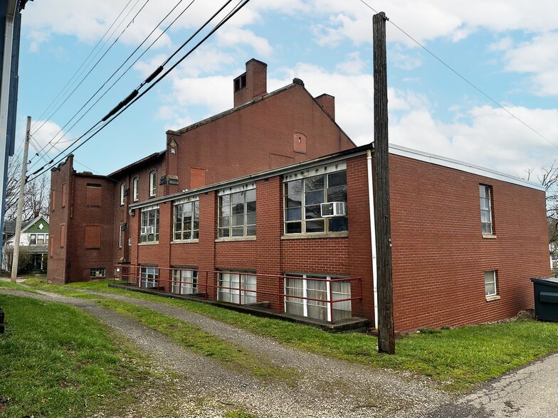 715 S Arch Ave, Alliance, OH à vendre - Photo de l’immeuble – Image 2 sur 5