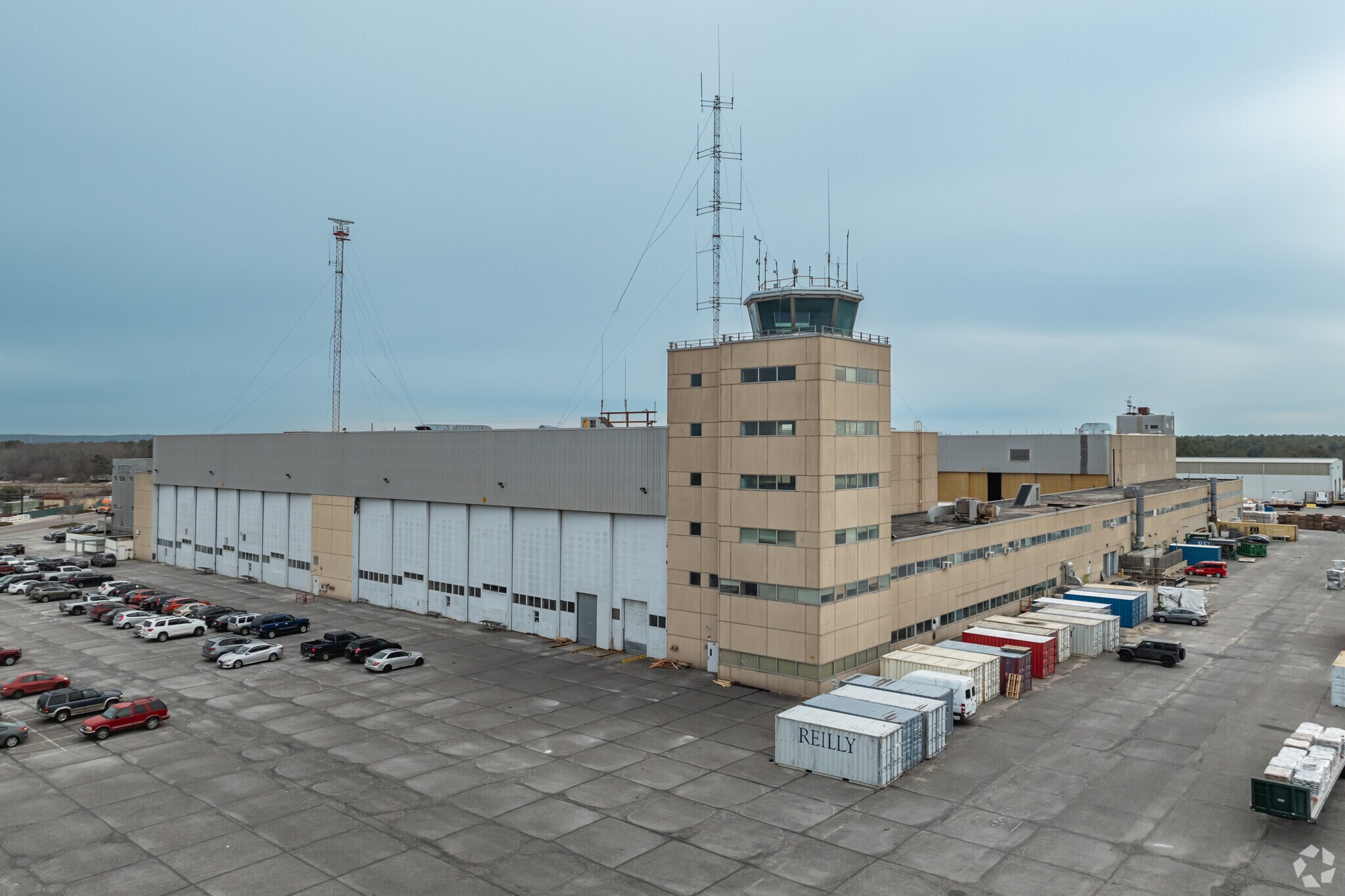 901-931 Burman Blvd, Calverton, NY à louer Photo de l’immeuble– Image 1 sur 6