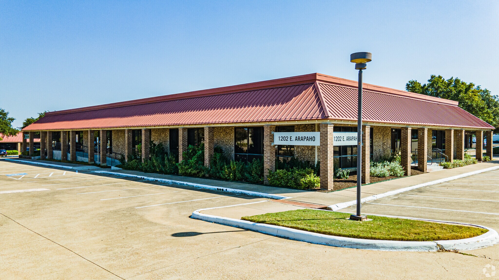 1202 E Arapaho Rd, Richardson, TX à louer Photo principale– Image 1 sur 6