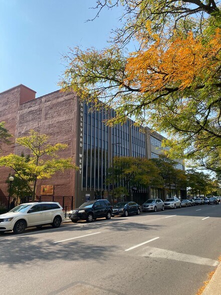 2990 W Grand Blvd, Detroit, MI à louer - Photo de l’immeuble – Image 1 sur 9