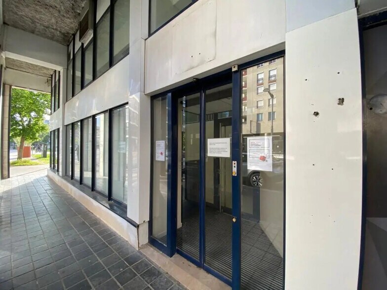 21 Avenue Du Centre, Montigny-le-Bretonneux à louer - Photo de l’immeuble – Image 3 sur 13