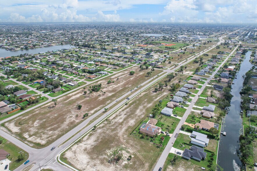 1016 Skyline Blvd, Cape Coral, FL à vendre - Autre – Image 2 sur 15