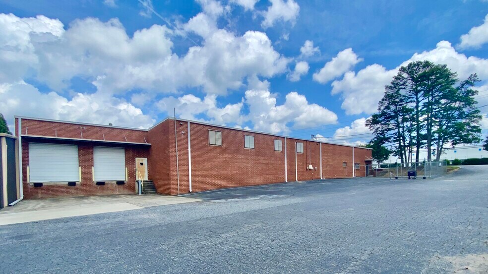 2411 Sullivan Rd, College Park, GA à louer - Photo de l’immeuble – Image 2 sur 15