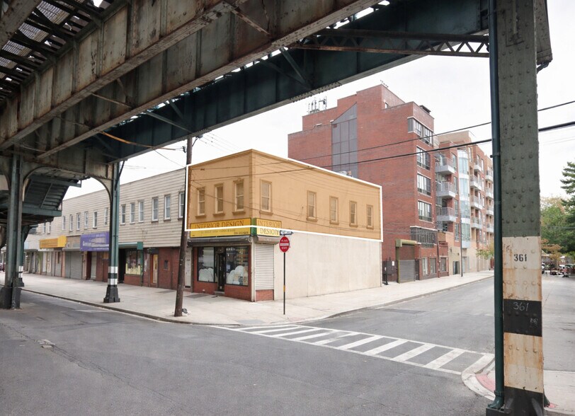 2281 Mcdonald Ave, Brooklyn, NY à louer - Photo de l’immeuble – Image 2 sur 2