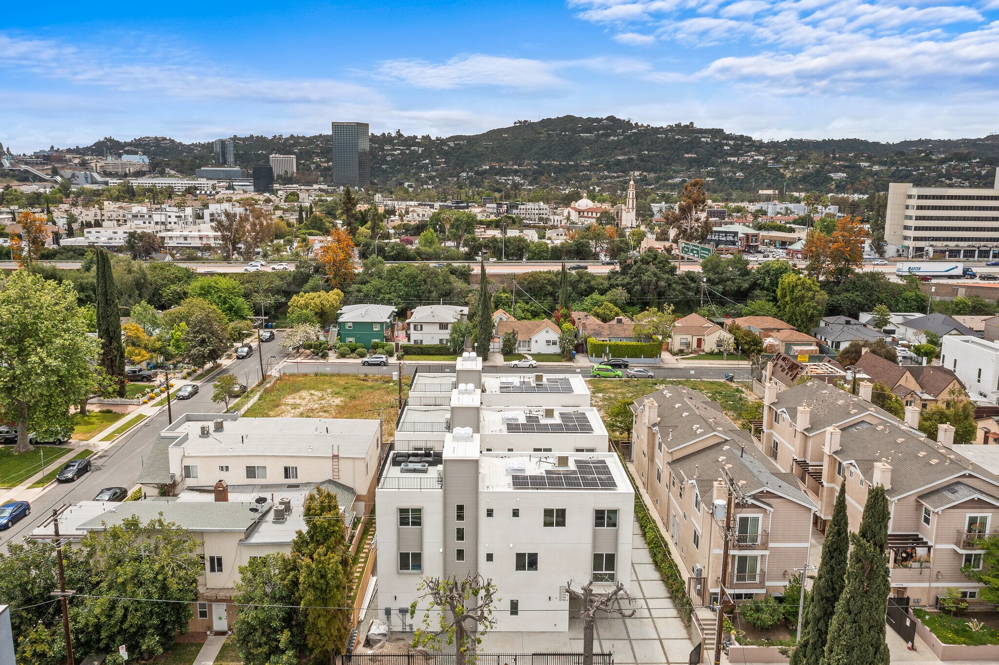 10742 Hortense St, North Hollywood, CA à vendre Photo principale– Image 1 sur 53