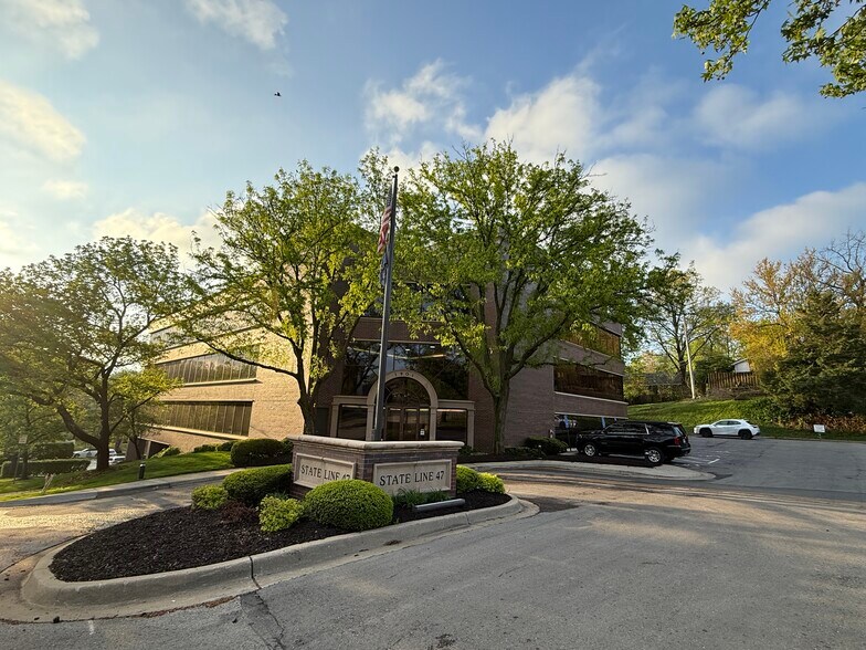 1901 W 47th Pl, Westwood, KS à louer - Photo de l’immeuble – Image 1 sur 3