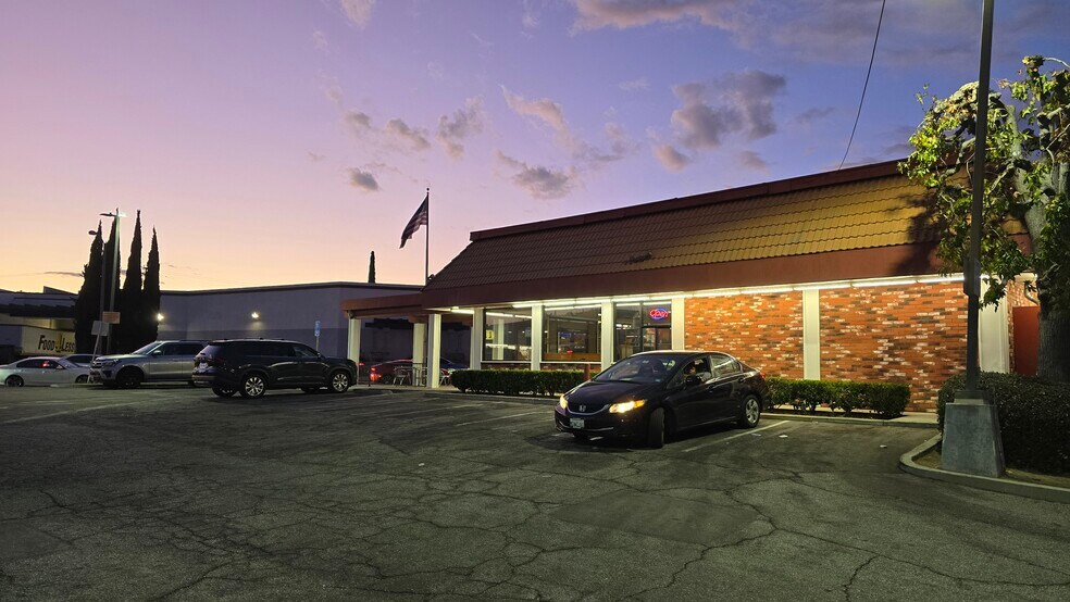 1111-1116 N Garfield Ave, Alhambra, CA à louer - Photo de l’immeuble – Image 2 sur 4