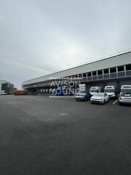 Local d’activités dans Rosny-sous-Bois à louer - Photo de l’immeuble – Image 3 sur 8