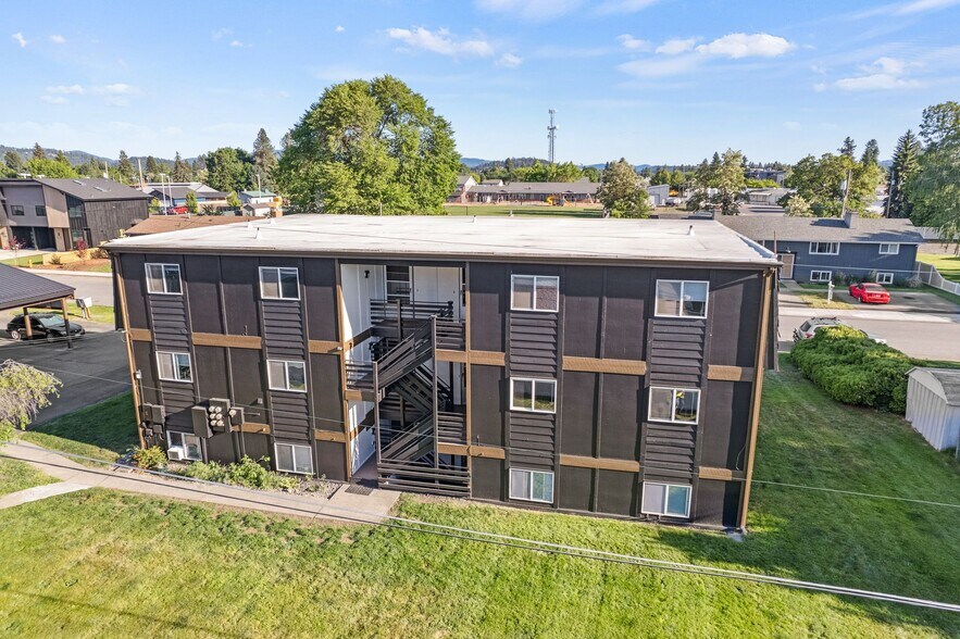 107 E Hattie Ave, Coeur d'Alene, ID à vendre - Photo de l’immeuble – Image 2 sur 24