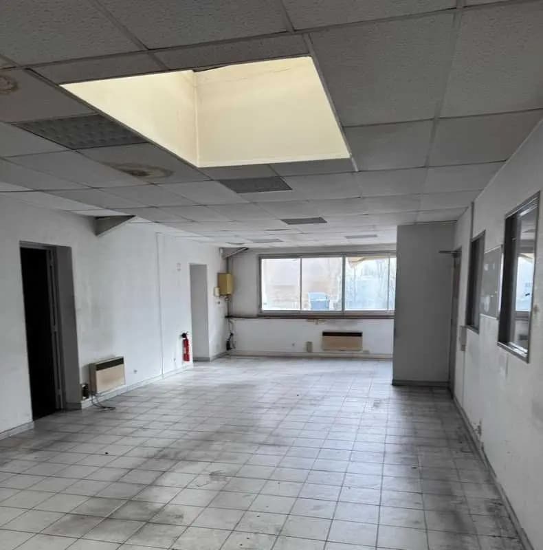 Industriel/Logistique dans Morangis à louer Photo de l’immeuble– Image 1 sur 1