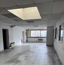 Industriel/Logistique dans Morangis à louer Photo de l’immeuble– Image 1 sur 1