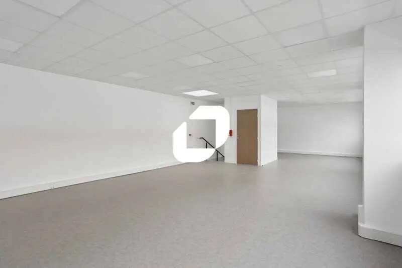 Bureau dans Corbeil-Essonnes à louer - Photo de l’immeuble – Image 2 sur 11