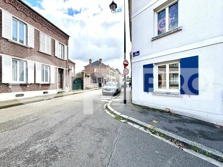 16 Rue Des Veneurs, Compiègne à louer - Photo de l’immeuble – Image 3 sur 5