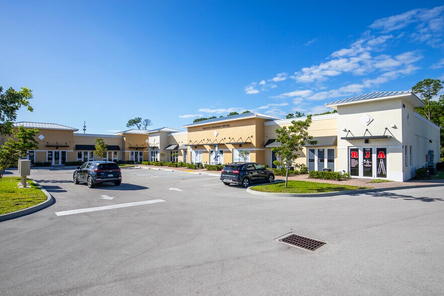 330 NW Enterprise Dr, Port Saint Lucie, FL à louer - Photo de l’immeuble – Image 2 sur 13