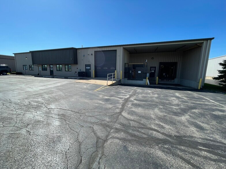 11131 Kiley Dr, Huntley, IL à louer - Photo de l’immeuble – Image 3 sur 12