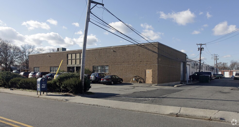 174-180 Miller Pl, Hicksville, NY à louer - Photo de l’immeuble – Image 1 sur 21