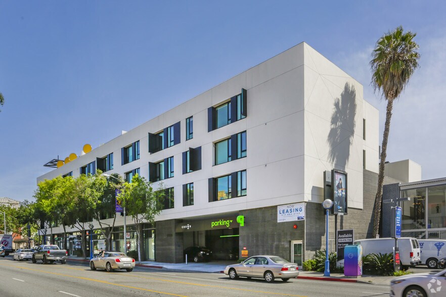 8350-8358 Santa Monica Blvd, West Hollywood, CA à louer - Photo principale – Image 1 sur 40