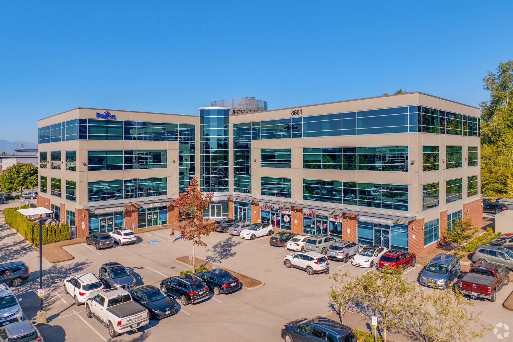 8661 201st St, Langley Twp, BC à louer Photo de l’immeuble– Image 1 sur 5