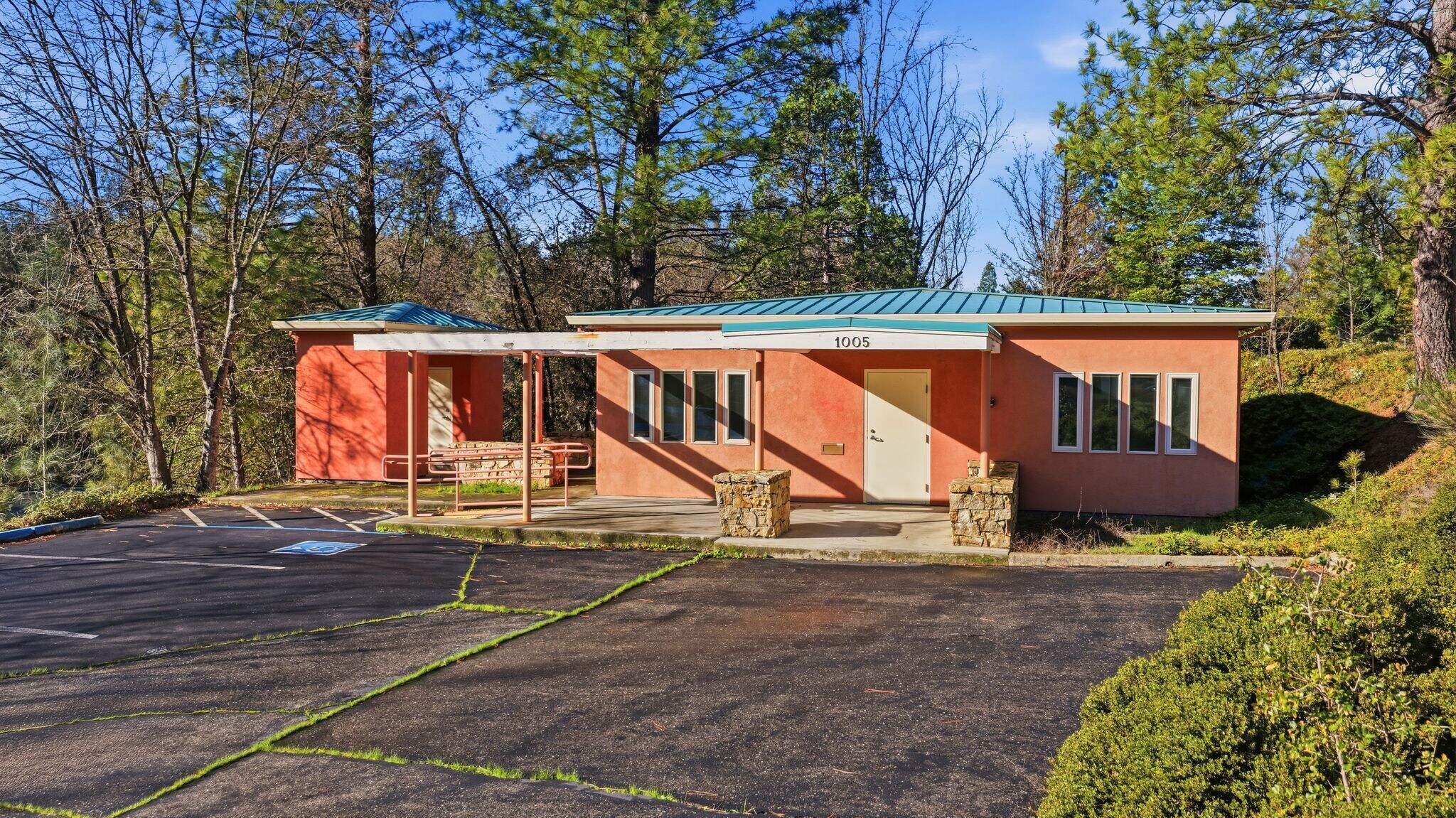 1005 Fowler Way, Placerville, CA à vendre Photo principale– Image 1 sur 58