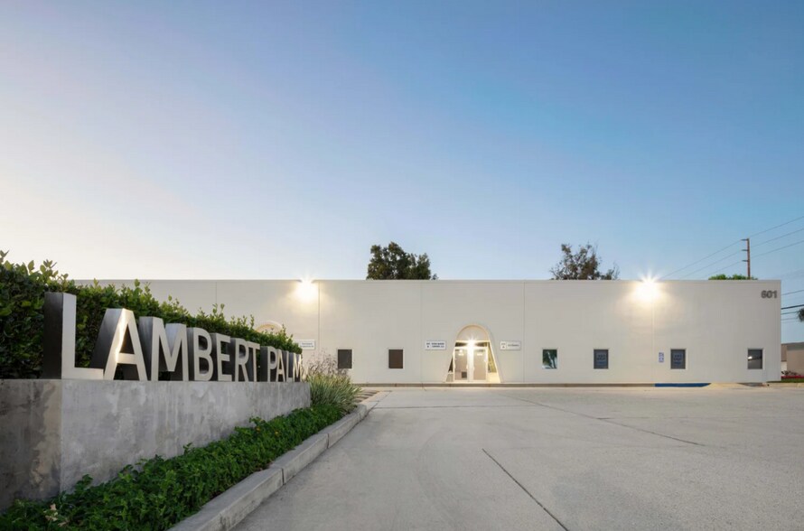 651 S Palm St, La Habra, CA à louer - Photo de l’immeuble – Image 3 sur 8