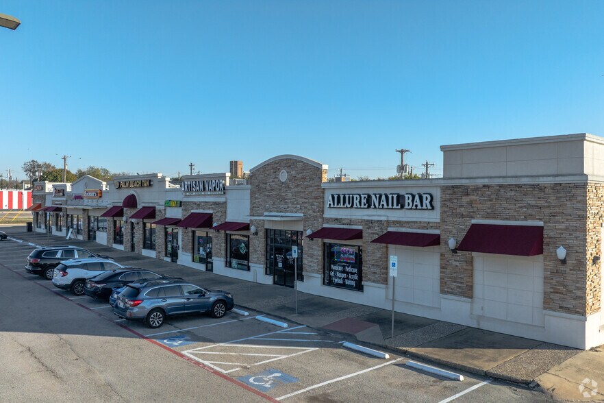 401-415 W University Dr, Denton, TX à louer - Photo principale – Image 1 sur 5
