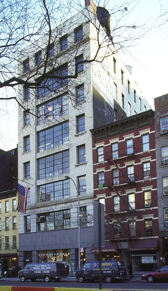 330 E 59th St, New York, NY à louer - Photo de l’immeuble – Image 2 sur 4