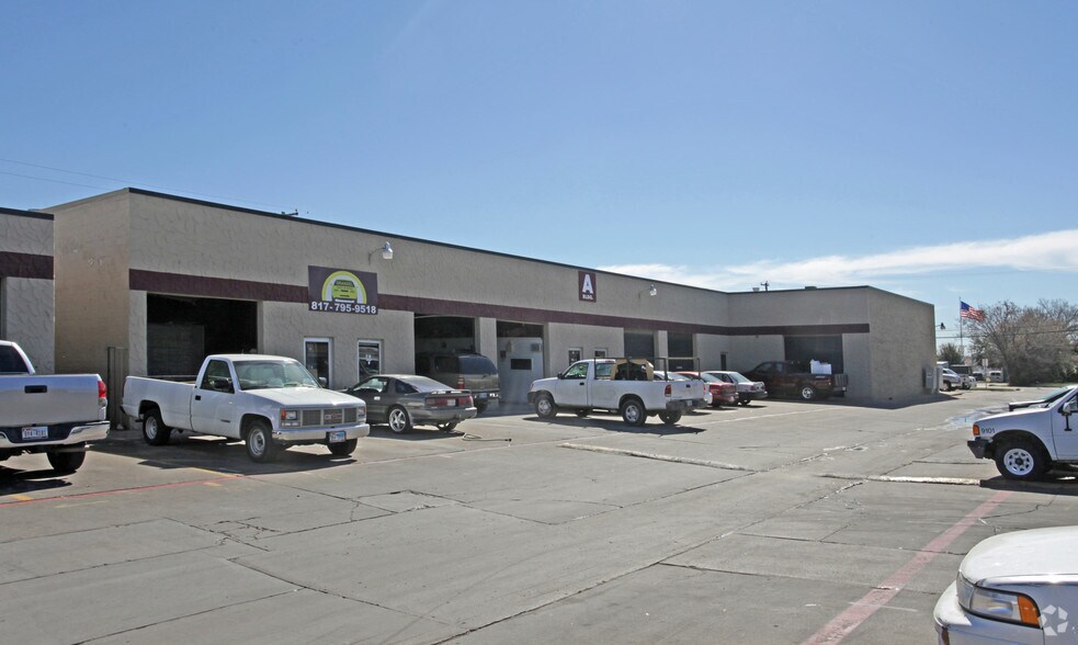 1105 Colorado Ln, Arlington, TX à louer - Photo de l’immeuble – Image 2 sur 4