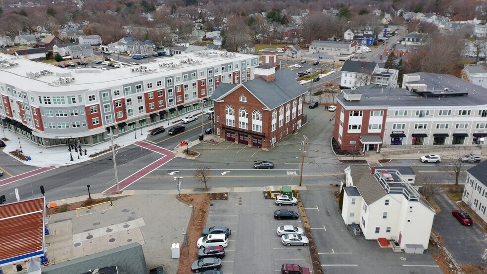 135 Maple St, Danvers, MA à vendre - Photo de l’immeuble – Image 3 sur 4