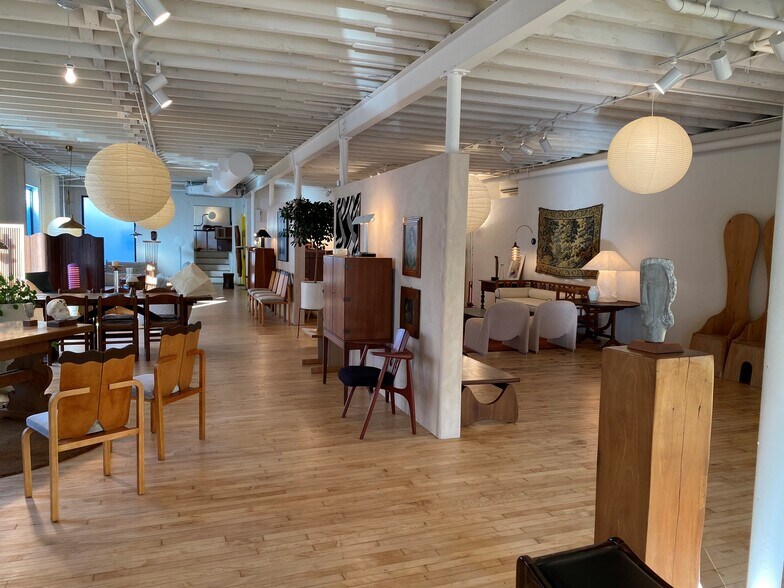 10-25 48th Ave, Long Island City, NY à louer - Photo de l’immeuble – Image 2 sur 6