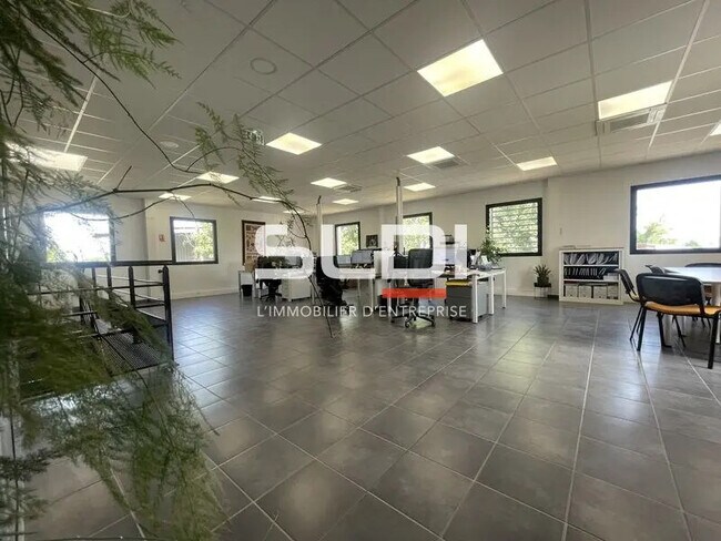 Plus de détails pour Bureau, Local d'activités à louer