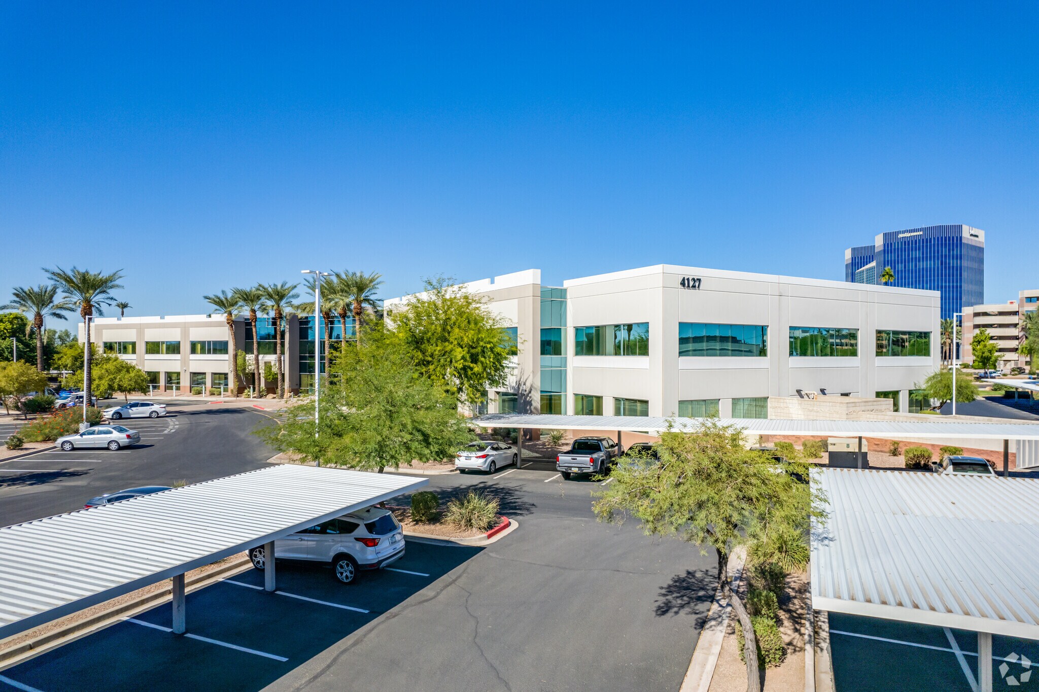 4127 E Van Buren St, Phoenix, AZ à louer Photo de l’immeuble– Image 1 sur 5