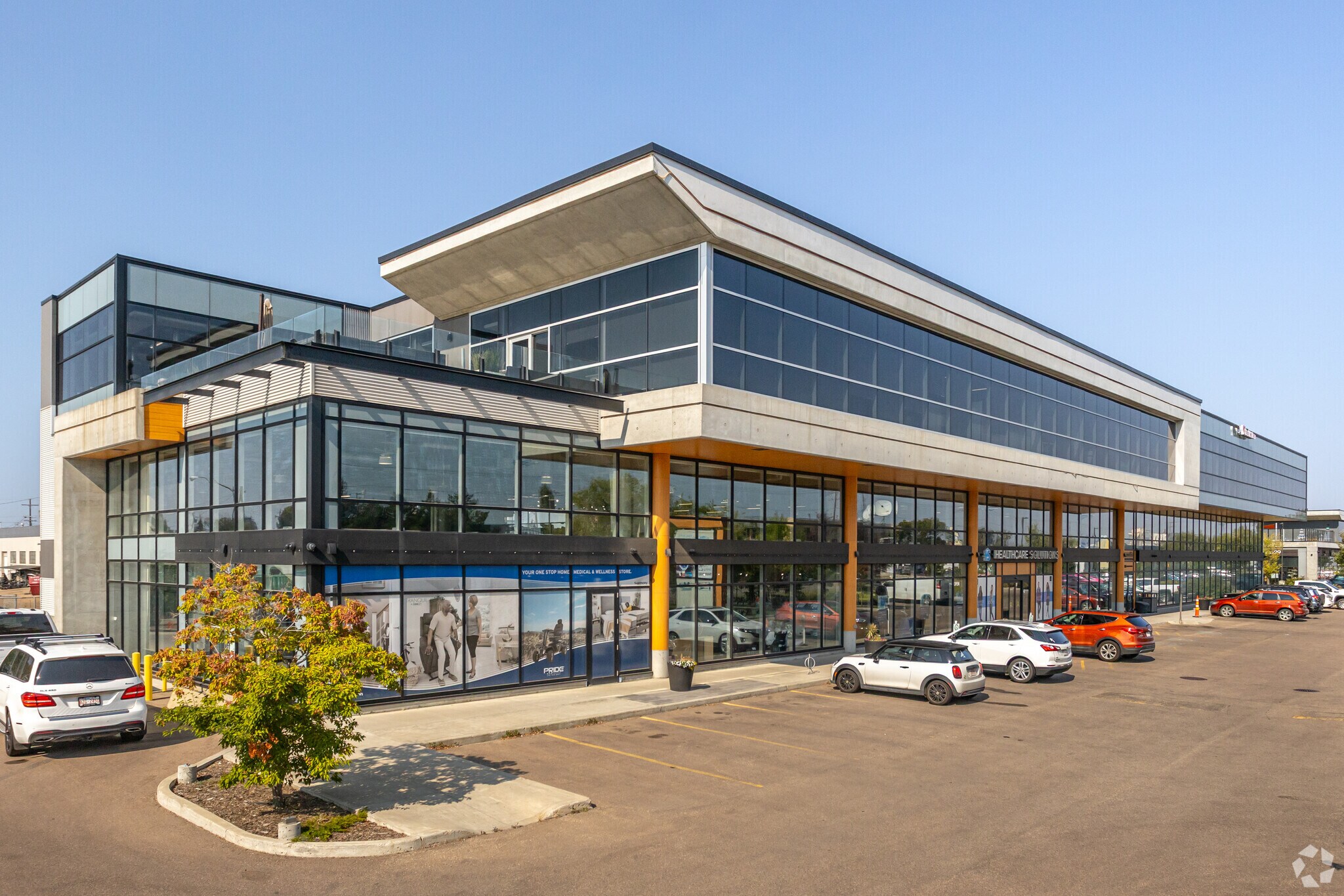 5920 Gateway Blvd, Edmonton, AB à louer Photo principale– Image 1 sur 3