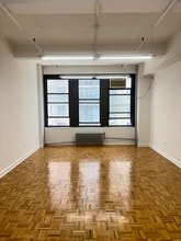 325 W 38th St, New York, NY à louer Photo intérieure– Image 1 sur 5
