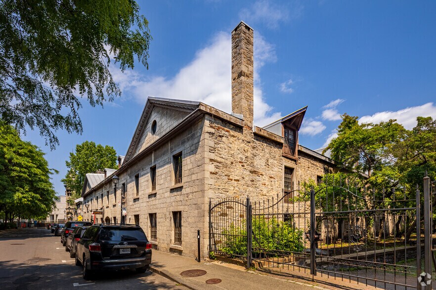 300 Pl D'youville, Montréal, QC à louer - Photo principale – Image 1 sur 18