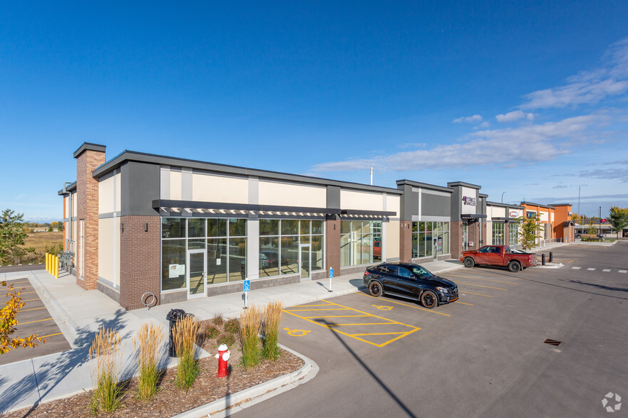1225 1st St SE, High River, AB à louer - Photo de l’immeuble – Image 2 sur 4