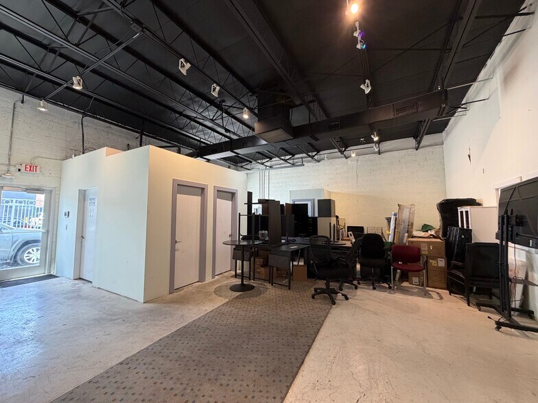 3241-3249 NW 38th St, Miami, FL à vendre - Photo de l’immeuble – Image 2 sur 14