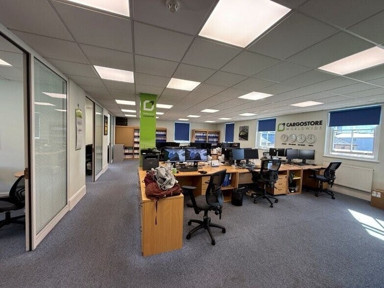 12 Compton Rd, Londres à vendre - Photo de l’immeuble – Image 3 sur 7