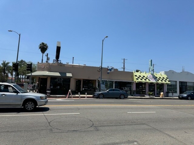 2633-2639 S Robertson Blvd, Los Angeles, CA à louer - Photo de l’immeuble – Image 1 sur 7