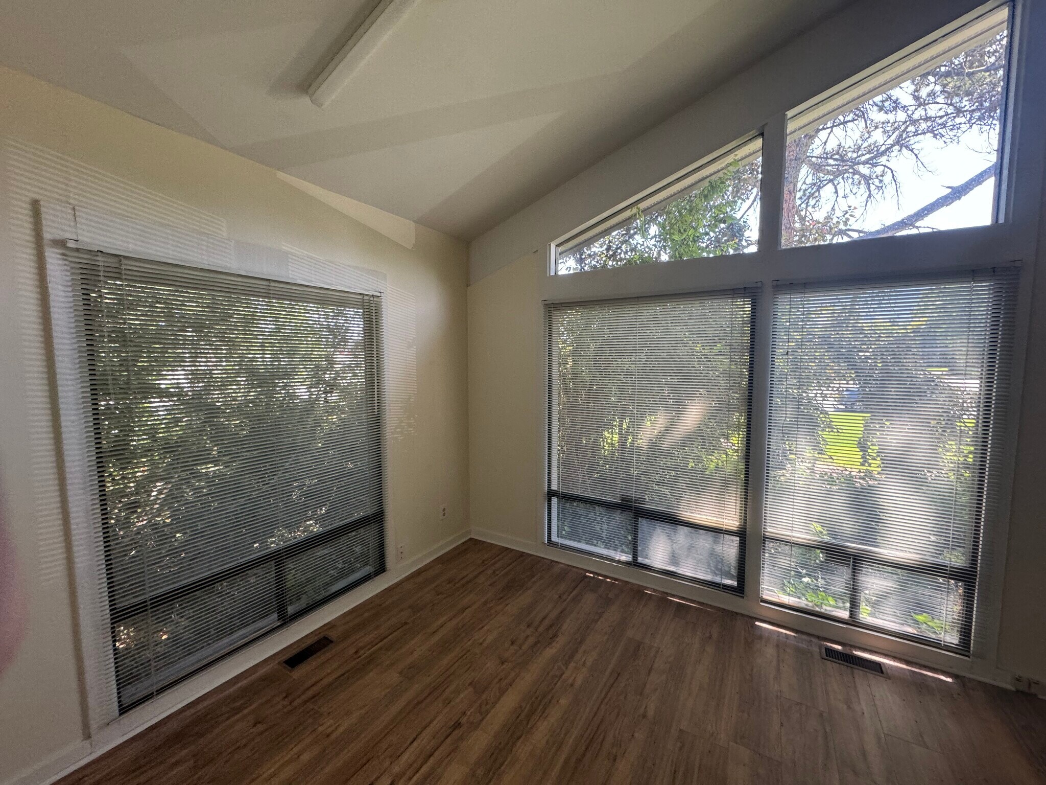 5620 Waterbury Way, Salt Lake City, UT à louer Photo de l’immeuble– Image 1 sur 1
