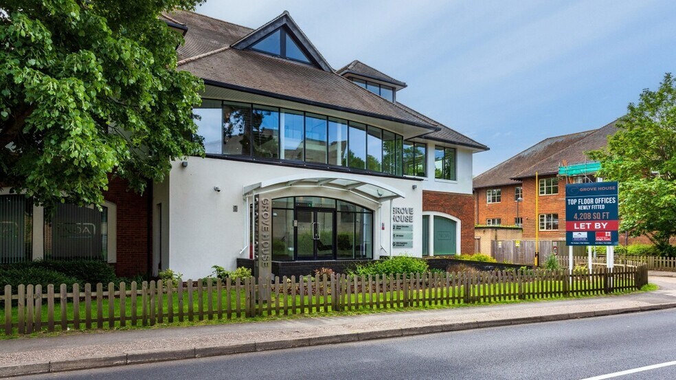 Guildford Rd, Leatherhead à louer - Photo de l’immeuble – Image 2 sur 2