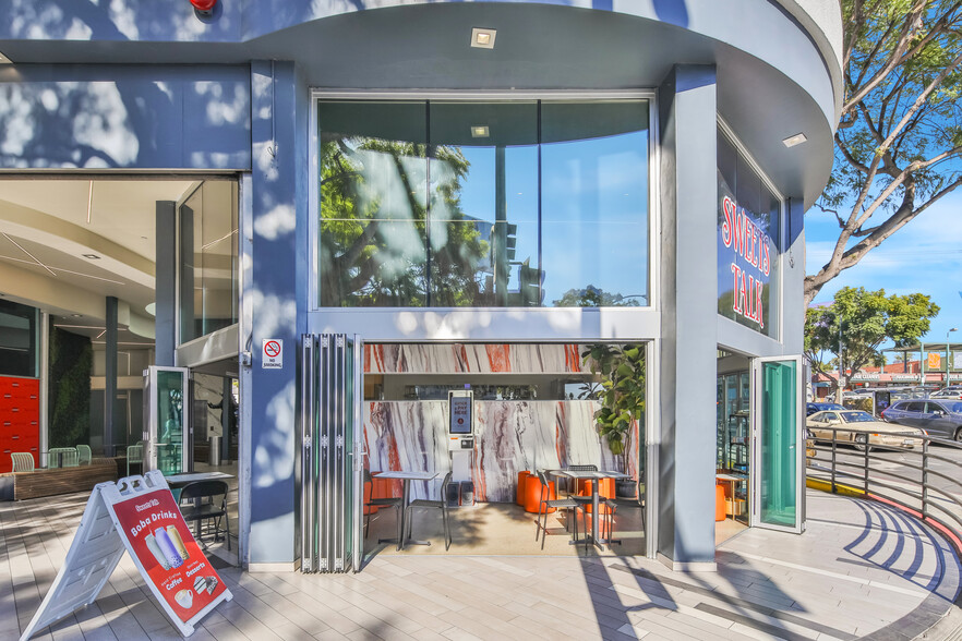 7901-7913 Santa Monica Blvd, West Hollywood, CA à louer - Photo de l’immeuble – Image 3 sur 5