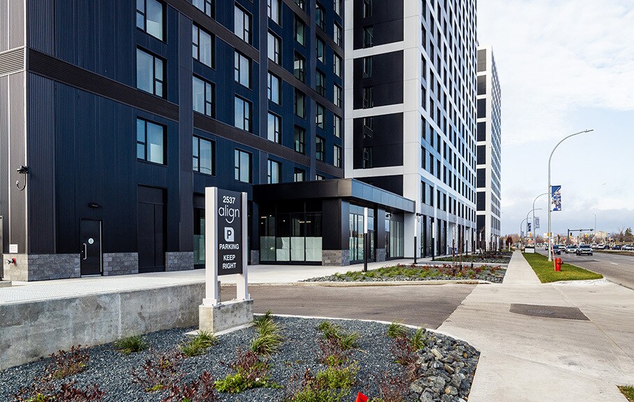 2537 Pembina Hwy, Winnipeg, MB à louer - Photo de l’immeuble – Image 3 sur 7