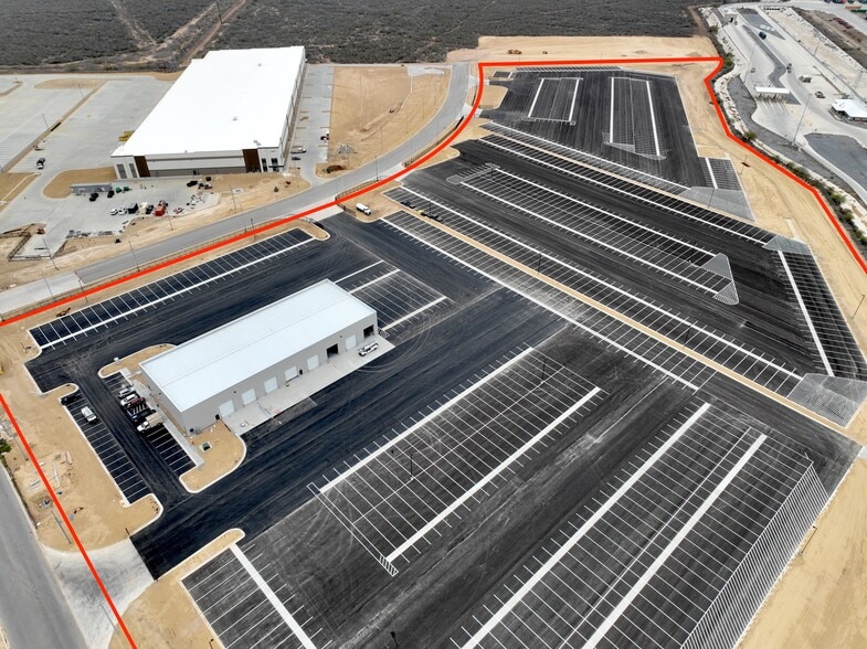 12101 Jim Young Way, Laredo, TX à louer - Photo principale – Image 1 sur 11