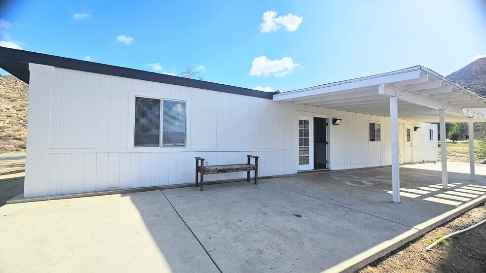 2100 S State St, Hemet, CA à vendre - Photo de l’immeuble – Image 2 sur 39